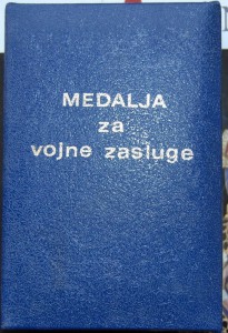 ЮГОСЛАВИЯ медаль За военные заслуги в родной коробке