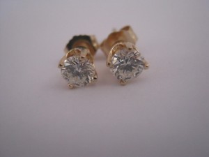 золотые серёжки с бриллиантами 0.6 ct.