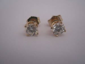 золотые серёжки с бриллиантами 0.6 ct.