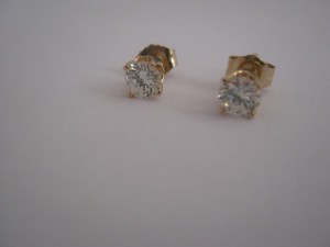 золотые серёжки с бриллиантами 0.6 ct.