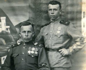 МЛ.СЕРЖАНТ И РЯДОВОЙ ПРОТИВОТАНКОВОЙ АРТИЛЛЕРИИ. ШЕВРОНЫ.