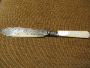 Серебрянный китайский нож с перламутровой ручкой