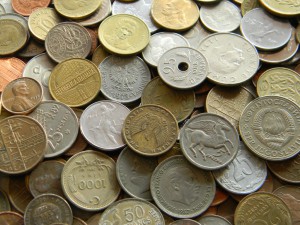Иностранные монеты оптом. От 5-10 кг. 900 рублей.
