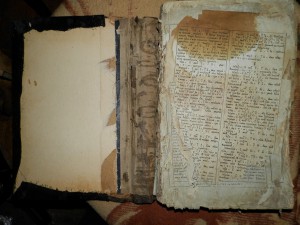 Огромная старинная книга