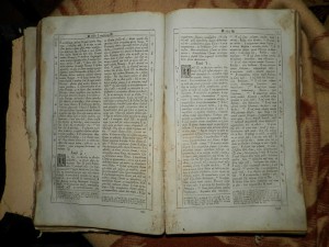 Огромная старинная книга