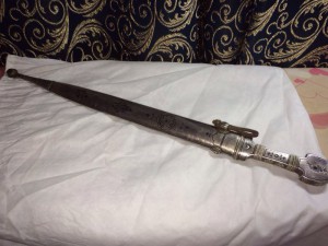 Кинжал с имперским орлом и арабской вязью