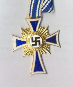 Крест немецкой матери в золоте