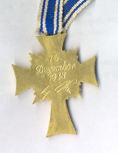 Крест немецкой матери в золоте