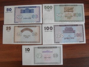 10,25,50,100,500 драмов Армения.С живой подписью банкира.