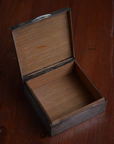 Серебряная шкатулка или посеребрение? Подскажите.