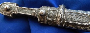 Кинжал в серебре