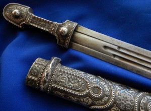 Кинжал в серебре