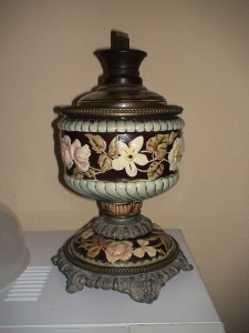 Форфоровая керасиновая лампа.