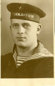 МОРЯК-КУРСАНТ УЧИЛИЩА ИМЕНИ ФРУНЗЕ. ПЕЧАТЬ НА ОБОРОТЕ.