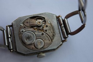 Часы на браслете ELGIN