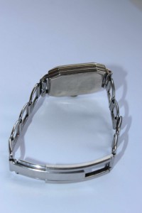 Часы на браслете ELGIN