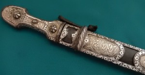 Кинжал в серебряной насечке