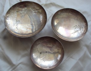 Набор из трёх памятных серебряных чаш/пиал.