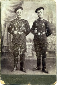 2 Унтера 143-го полка с полковыми знаками