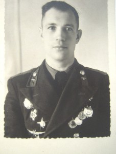 Фото и документы на летчика бомбардировщика.