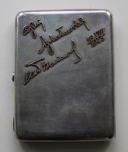 Портсигар 84   Наполеон думу думает