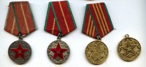 13 медалей.
