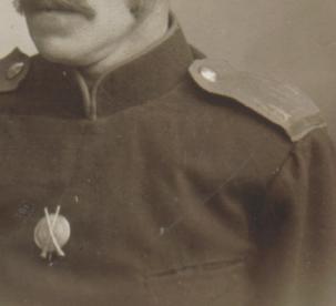 Фото Визитка Солдат со Знаком 1900-е гг. Выборг