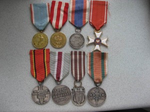 Много Польши , медали , кресты ,не дорого