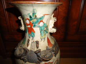 Древняя азиатская ваза