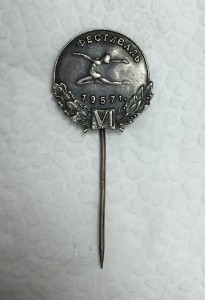 Знак ФЕСТИВАЛЬ 1957г. Серебряный!!!! С клеймами и пробой!!