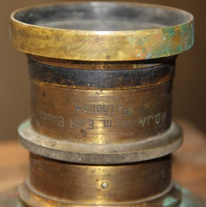 *Деревянный-гормошка фотоаппарат