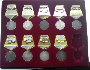 9 медалей "За боевые заслуги"