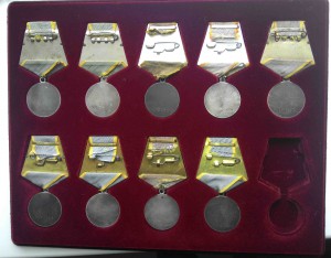 9 медалей "За боевые заслуги"
