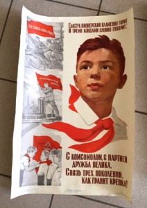 Продается коллекция АГИТ-плакатов СССР. Более 1000 штук