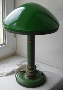 Настольная лампа с зеленым абажуром 50-60 годы.