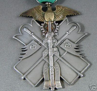 Орден Золотого Коршуна 7-го класса.
