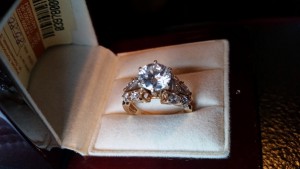 Кольцо с крупным бриллиантом в 2 карата!