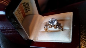 Кольцо с крупным бриллиантом в 2 карата!