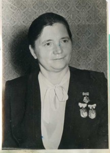 МАТЬ-ГЕРОИНЯ АНАСТАСИЯ ГОРЮШКИНА. Декабрь 1953 г.