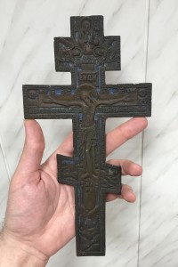 Два эмалевых креста.