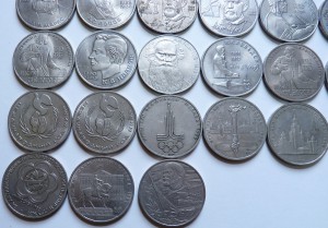 5 Шайб, пятерки, трешки и рубли всего 55 монет.