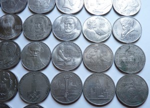 5 Шайб, пятерки, трешки и рубли всего 55 монет.