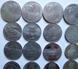 5 Шайб, пятерки, трешки и рубли всего 55 монет.