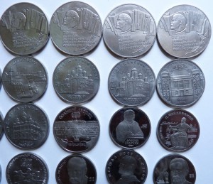 5 Шайб, пятерки, трешки и рубли всего 55 монет.