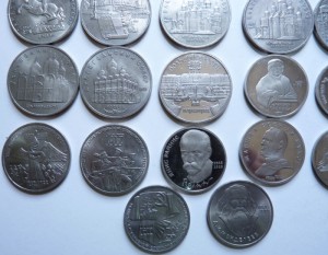 5 Шайб, пятерки, трешки и рубли всего 55 монет.