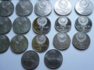 5 Шайб, пятерки, трешки и рубли всего 55 монет.