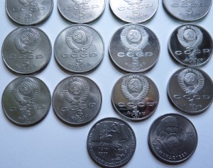 5 Шайб, пятерки, трешки и рубли всего 55 монет.