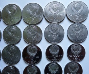 5 Шайб, пятерки, трешки и рубли всего 55 монет.