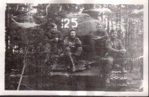 Подборка распечаток старых фотографий.