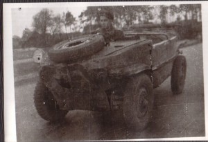 Подборка распечаток старых фотографий.